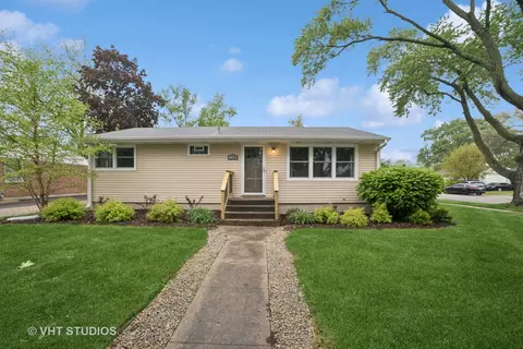 238 1st St, Cary, IL 60013