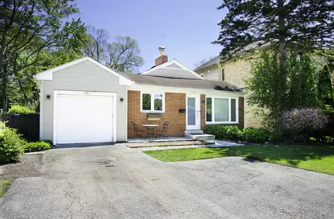 1703 Beverly Pl, Highland Park, IL 60035