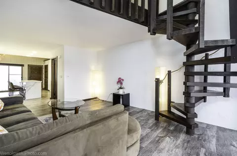 Living - 1296 E Washington St #11, Des Plaines, IL 60016 photo 1 of 4