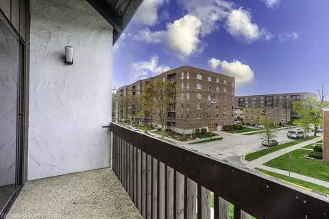 Exterior - 1296 E Washington St #11, Des Plaines, IL 60016 photo 1 of 2
