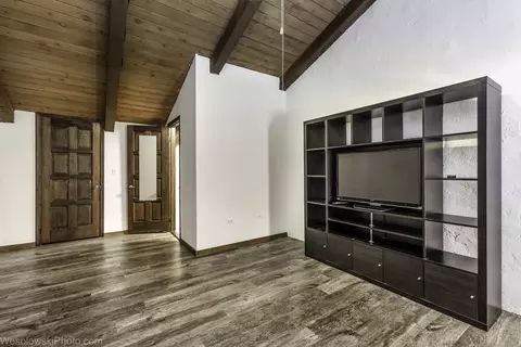 Living - 1296 E Washington St #11, Des Plaines, IL 60016 photo 4 of 4