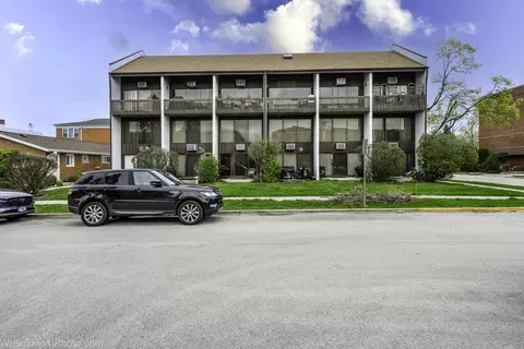 1296 E Washington St #11, Des Plaines, IL 60016