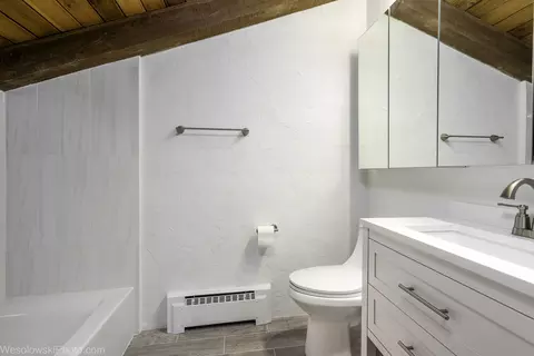 Bath - 1296 E Washington St #11, Des Plaines, IL 60016 photo 2 of 2