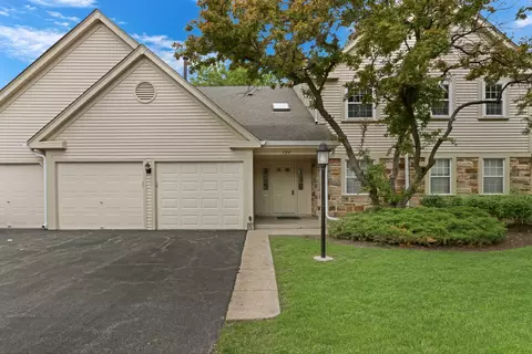 124 Stirling Ln #Z1, Schaumburg, IL 60194