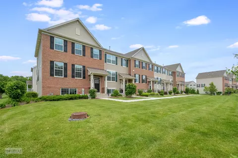 173 Lakeshore Dr, Oswego, IL 60543