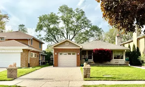 4258 Bobolink Ter, Skokie, IL 60076