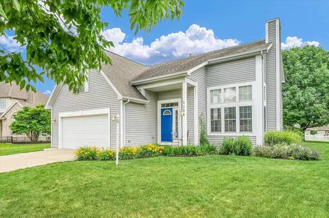 1208 Waters Edge Rd, Champaign, IL 61822