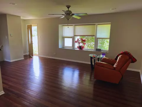 Living - 4156 S Sumter Dr, Matteson, IL 60443 photo 2 of 3