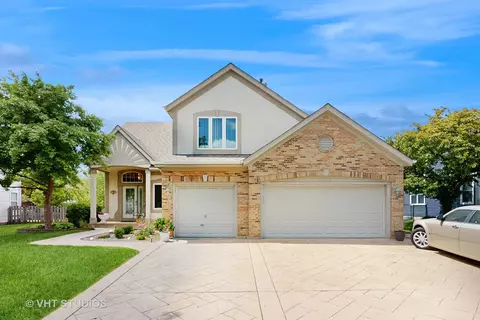 1332 Beacon Ln, Bartlett, IL 60103 photo 2