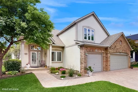 1332 Beacon Ln, Bartlett, IL 60103