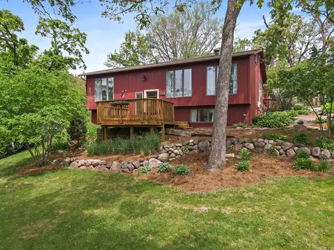 543 Blackhawk Dr, Lake In The Hills, IL 60156