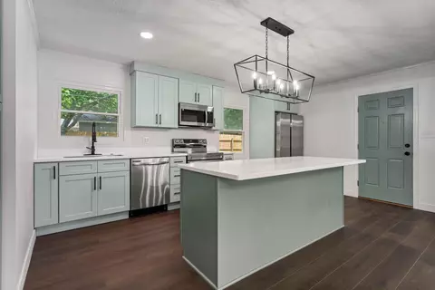 Kitchen - 1802 Meadow Dr, Champaign, IL 61821 photo 3 of 5