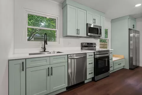 Kitchen - 1802 Meadow Dr, Champaign, IL 61821 photo 4 of 5