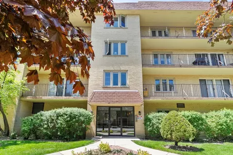 6300 W Montrose Ave #201, Chicago, IL 60634