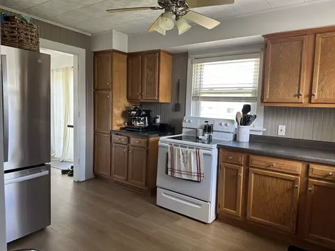 Kitchen - 514 E High St, Morrison, IL 61270 photo 2 of 2