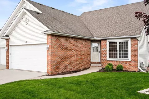 211 Field Dr, Normal, IL 61761 photo 2