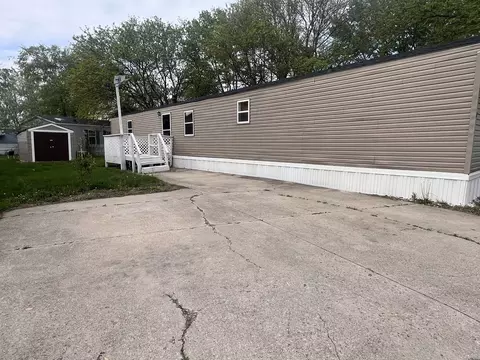 5 Washington Dr, Diamond, IL 60416