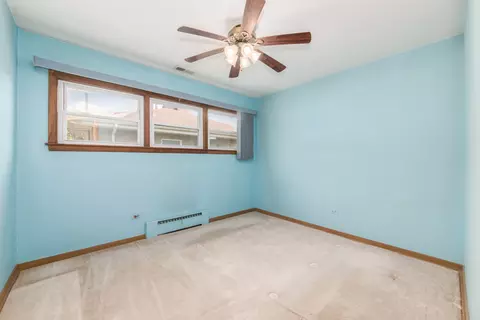 Bedroom - 904 Parkview Ln, Des Plaines, IL 60016 photo 3 of 3