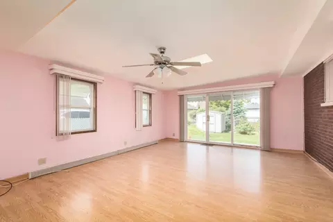 Living - 904 Parkview Ln, Des Plaines, IL 60016 photo 5 of 6