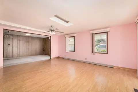 Living - 904 Parkview Ln, Des Plaines, IL 60016 photo 6 of 6