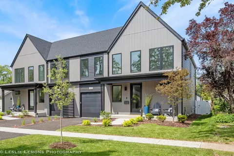 831 N Ellsworth St, Naperville, IL 60563