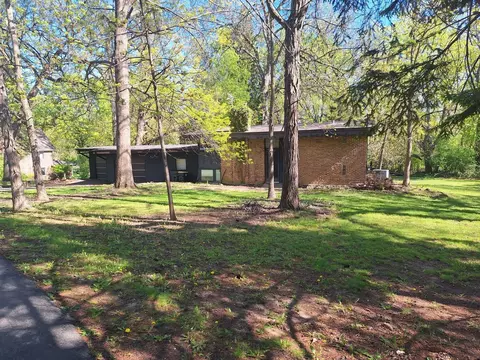 2065 Hickory Ln, Schaumburg, IL 60195