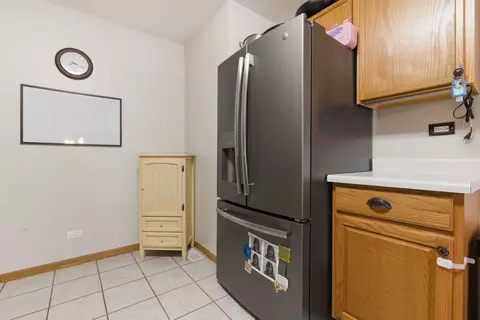 Kitchen - 557 Sandy Ct, Harvard, IL 60033 photo 2 of 3