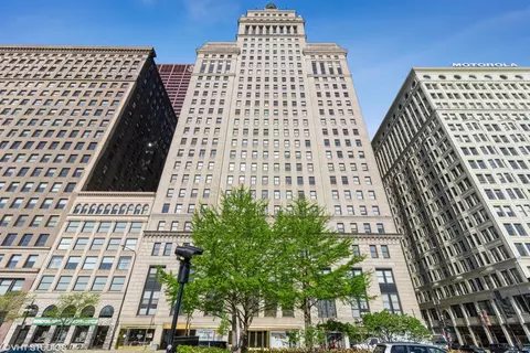 310 S Michigan Ave #2006, Chicago, IL 60604