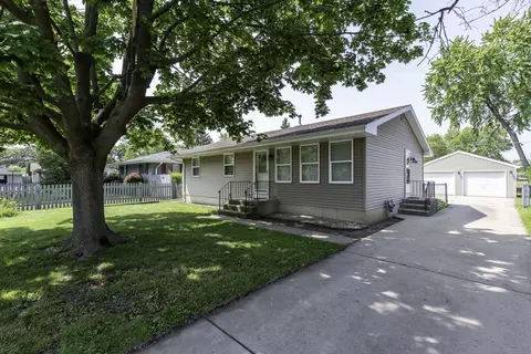 916 Wilson Ct, Zion, IL 60099