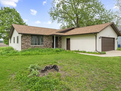 302 E Brown St, Earlville, IL 60518