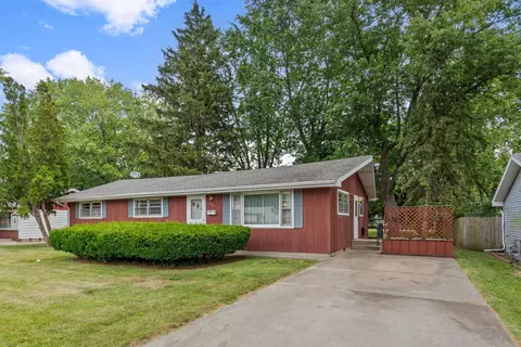 214 Hickory Ln, Momence, IL 60954