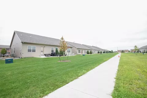 Exterior - 1905 Glenbridge Rd, Bloomington, IL 61704 photo 7 of 14