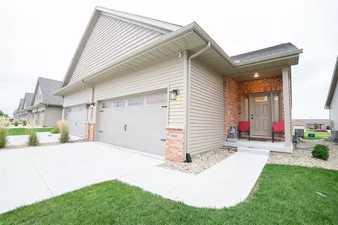 Exterior - 1905 Glenbridge Rd, Bloomington, IL 61704 photo 4 of 14