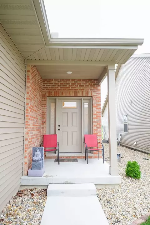 Exterior - 1905 Glenbridge Rd, Bloomington, IL 61704 photo 3 of 14