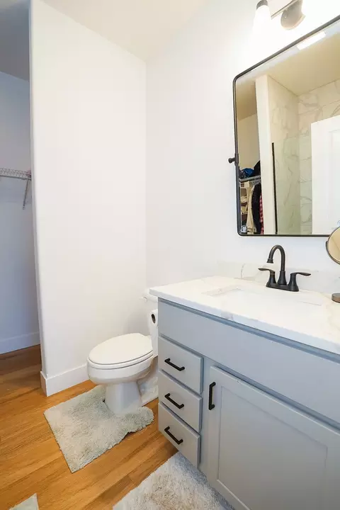 Bath - 1905 Glenbridge Rd, Bloomington, IL 61704 photo 1 of 5