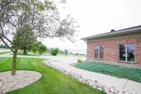 Exterior - 1905 Glenbridge Rd, Bloomington, IL 61704 photo 11 of 14
