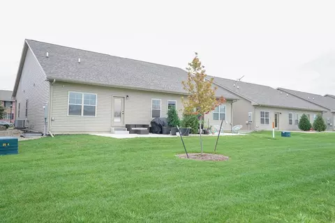 Exterior - 1905 Glenbridge Rd, Bloomington, IL 61704 photo 6 of 14