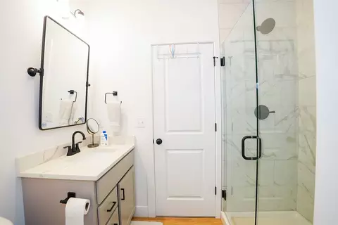 Bath - 1905 Glenbridge Rd, Bloomington, IL 61704 photo 5 of 5