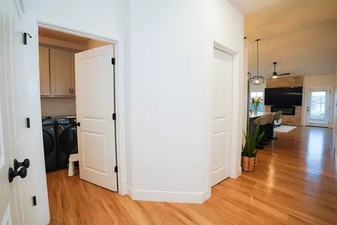 Entry Way - 1905 Glenbridge Rd, Bloomington, IL 61704 photo 4 of 5