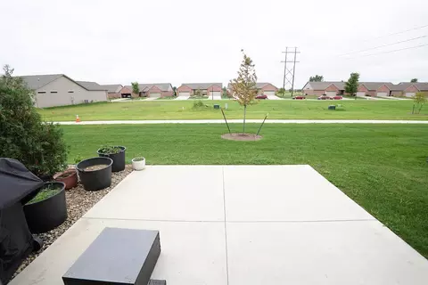 Exterior - 1905 Glenbridge Rd, Bloomington, IL 61704 photo 8 of 14
