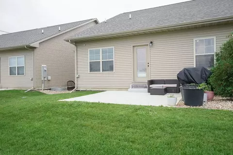 Exterior - 1905 Glenbridge Rd, Bloomington, IL 61704 photo 5 of 14