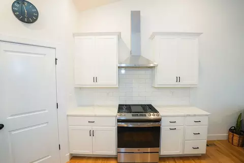 Kitchen - 1905 Glenbridge Rd, Bloomington, IL 61704 photo 6 of 7