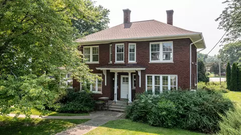 516 S Grant St, Earlville, IL 60518
