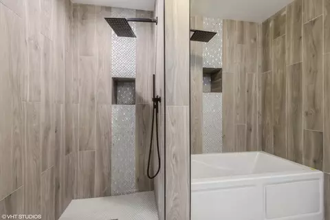 Bath - 723 E 90th St, Chicago, IL 60619 photo 2 of 5