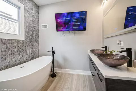 Bath - 723 E 90th St, Chicago, IL 60619 photo 3 of 5