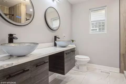 Bath - 723 E 90th St, Chicago, IL 60619 photo 1 of 5