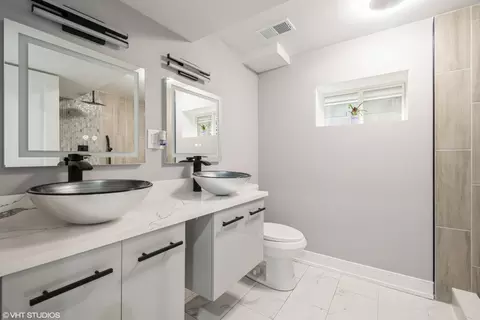 Bath - 723 E 90th St, Chicago, IL 60619 photo 4 of 5