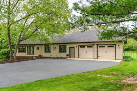 4308 Miller Oaks Dr, Mchenry, IL 60051