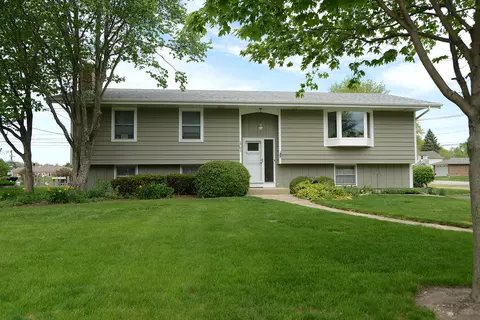 1701 Radnor Ct, Geneva, IL 60134