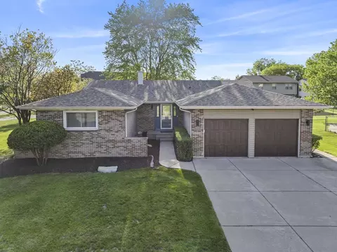 1680 Dakota Dr, Elk Grove Village, IL 60007